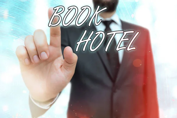 Escribiendo nota mostrando Book Hotel. Foto de negocios mostrando la reserva de un alojamiento pagado a corto plazo por adelantado . — Foto de Stock