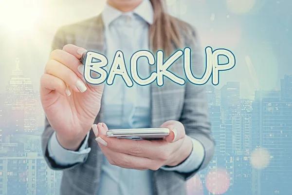 Sinal de texto mostrando backup. Processo fotográfico conceitual que protege informações importantes de serem perdidas . — Fotografia de Stock