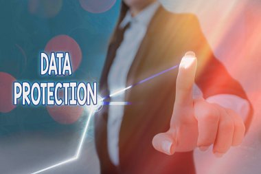 Veri Koruma 'yı gösteren mesaj işareti. Olası bir veri sızıntısından bilgiyi koruyan kavramsal fotoğraf.