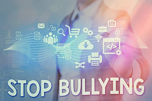 Escrevendo um bilhete mostrando Stop Bullying. Foto de negócios mostrando sua campanha contra a violência contra as vítimas . — Fotografia de Stock