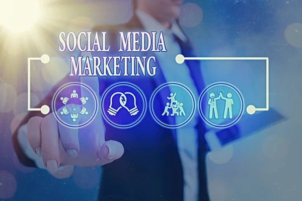 ソーシャルメディアマーケティングを示す概念的な手書き。インターネットを通じた接続とビジネスの共有を示すビジネス写真テキスト. — ストック写真