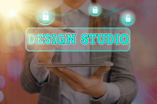 Szövegírás Design Studio. A munkakörnyezet üzleti koncepciója kifejezetten a tervezők és a kézművesek számára. — Stock Fotó