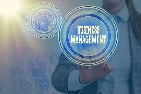 Sms-bord met Business Management. Conceptuele fotohandeling van het organiseren om de doelstellingen te bereiken Elementen van dit beeld geleverd door NASA. — Stockfoto