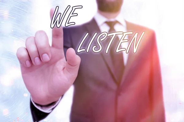 Levelet írunk a We Listen-ről. Üzleti fotó bemutatja a szervezet hajlandó figyelni azáltal, hogy a füle. — Stock Fotó