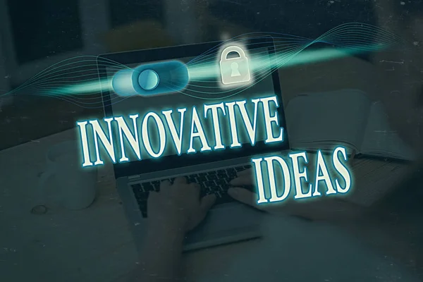 Γράφοντας σημείωμα που δείχνει καινοτόμες ιδέες. Επιχειρηματική φωτογραφία αναδεικνύοντας έννοιες που είναι μια καλύτερη λύση στις ανάγκες της αγοράς. — Φωτογραφία Αρχείου