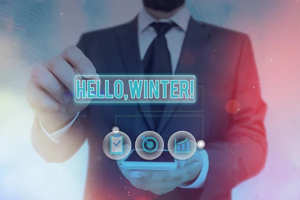 Слова пишуть Hello, Winter. Концепція ділового привітання, що використовується, коли прохолодний сезон минає. — стокове фото