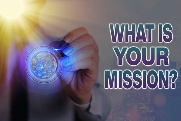 Woord schrijven tekst Wat is uw missie vraag. Zakelijk concept voor het kennen van uw doelen kan u leiden tot succes Elementen van dit beeld geleverd door NASA. — Stockfoto