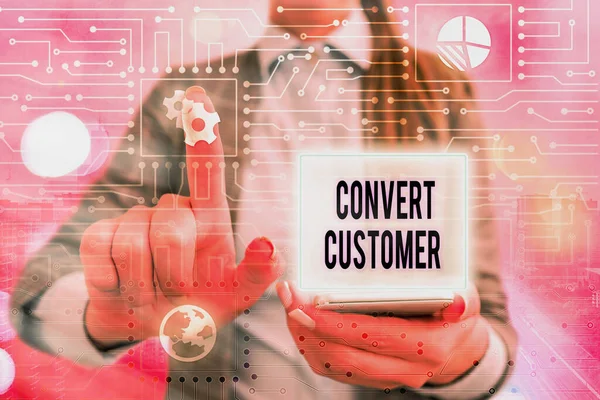 Escritura a mano de texto Convertir cliente. Concepto que significa tácticas de marketing y estrategia de conversión conduce al comprador . — Foto de Stock