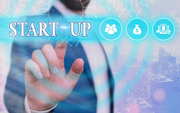 Escrita de mão conceitual mostrando Start Up. Foto de negócios mostrando no início do processo de criação e desenvolvimento de um novo negócio . — Fotografia de Stock