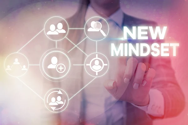 Текст написання слів New Mindset. Бізнес-концепція для щойно складених думок і переконань, що формують індивідуальний розум . — стокове фото