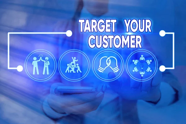 Word writing text Target πελάτη. Επιχειρηματική έννοια για την προσέλκυση και την αύξηση του κοινού, τους καταναλωτές, και τις προοπτικές. — Φωτογραφία Αρχείου