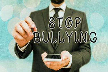 El yazısı metni. Kabadayılığı bırak. Bunun anlamı, kurbanlara yönelik şiddete karşı kampanyalarını dile getirmeleri..