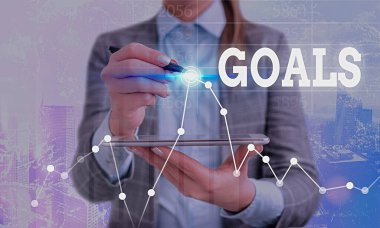 Hedefleri gösteren kavramsal el yazısı. İş fotoğrafı metni, bireysel bir öngörü planının ve gerçekleştirme kararının sonucunu istedi.