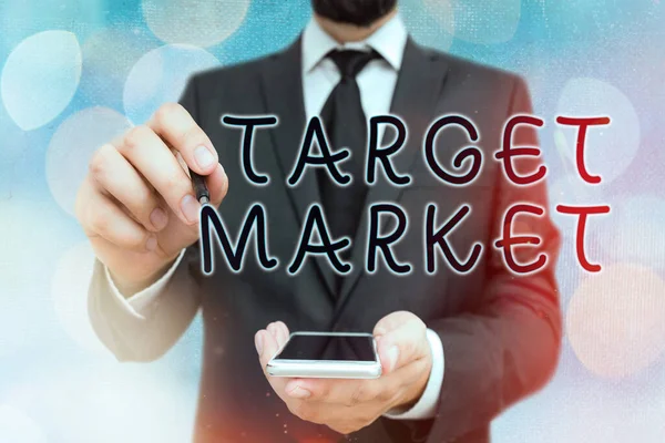 Handschrift tekst Target Market. Begrip: specifieke klanten aan wie een bedrijf zijn marketing richt. — Stockfoto