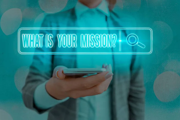 Znak tekstowy pokazujący, jakie jest pytanie misji. Konceptualne zdjęcie wiedząc, że twoje cele mogą prowadzić do sukcesu. — Zdjęcie stockowe