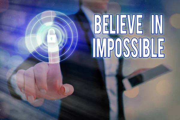 Konzeptionelle Handschrift, die Believe In Impossible zeigt. Business Fototext Motivation und Inspiration, dass Sie es schaffen können. — Stockfoto