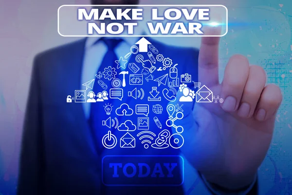Ordskrivande text Älska inte Krig. Affärsidé för en hippie antikrigsparoll som uppmuntrar kärlek och fred. — Stockfoto