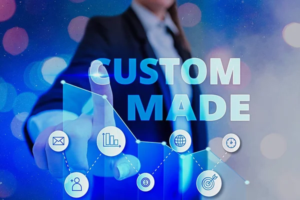 Konceptuell handstil som visar Custom Made. Business foto text ett individualiserat objekt byggt på konsumenten s är specifikationer. — Stockfoto