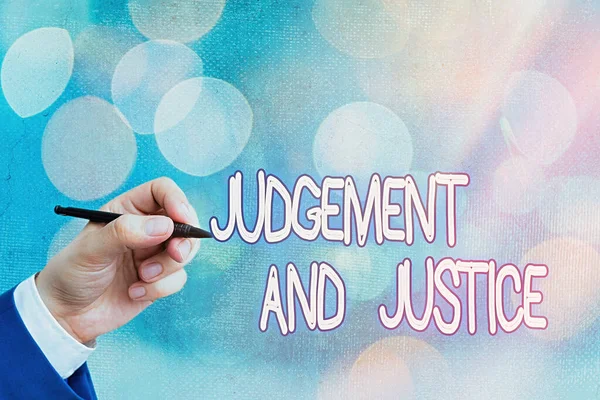 Scrittura concettuale a mano che mostra Giudizio e Giustizia. Diritto commerciale foto testo procedimenti giudiziari per presentare le prove e finalizzare la decisione . — Foto Stock