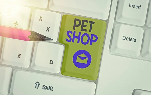 Escrita de mão conceitual mostrando Pet Shop. Foto de negócios mostrando um negócio de varejo concentrando-se na venda de animais domesticados . — Fotografia de Stock