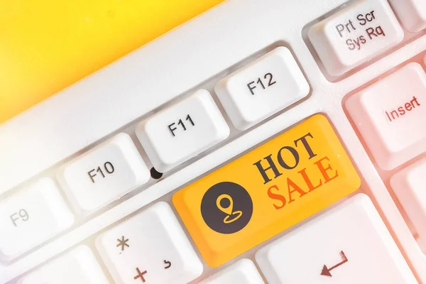 Írásos feljegyzés a Hot Sale-ről. Üzleti fotó bemutatása egy nagyon jó kedvezmény tételek jelenik meg egy korlátozott ideig. — Stock Fotó