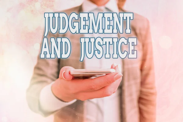Scrittura concettuale a mano che mostra Giudizio e Giustizia. Foto aziendale che mostra procedimenti giudiziari per presentare le prove e finalizzare la decisione . — Foto Stock