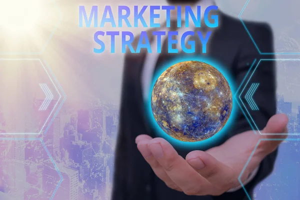 Handschriftliche Text Marketing-Strategie. Konzept, d.h. Aktionsplan zur Förderung und zum Verkauf von Produktelementen dieses von der NASA erstellten Bildes. — Stockfoto