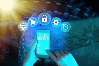 Küresel Eğitimi gösteren bir not yazıyorum. Gerekli kavramları öğrenmek için disiplinler arası fotoğraf gösterimi.