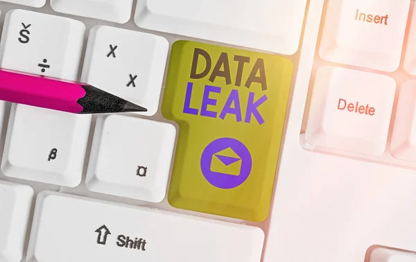 Conceptual hand writing showing Data Leak. Business photo showcasing released illegal transmission of data from a company externally. — Stock Photo, Image