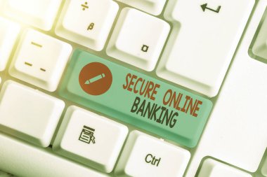 Güvenli Çevrimiçi Bankacılık 'ı gösteren bir not yazıyorum. İş fotoğrafı gösterimi internet işlemleri için dijital bankayı korur.