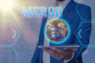 El yazısı Merci. Kavram Fransızca 'da teşekkür anlamına gelir. NASA tarafından desteklenen bu görüntünün Fransa' daki elementlerinde biri size yardım ettiğinde söylenen şey....