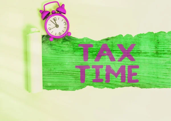 Slovo psaní Daňový čas. Obchodní koncepce pro oznamování nutnosti podat daňové přiznání v daném období. — Stock fotografie