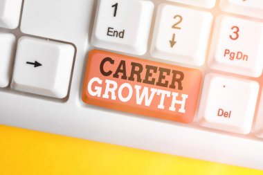 Kariyer Gelişimi 'ni gösteren bir mesaj. Şirkette Kavramsal Fotoğraf Geliştirme Arzuları Ekleme Motivasyon İlerlemesi.