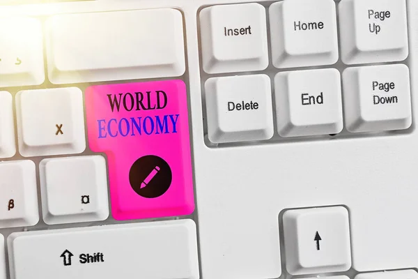 Pisanie słów tekst World Economy. Koncepcja biznesowa międzynarodowego handlu produktami i usługami na całym świecie. — Zdjęcie stockowe