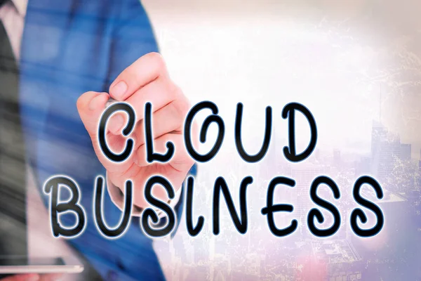 Pisanie tekstu Cloud Business. Koncepcja biznesowa dotycząca świadczenia usług przez Internet udostępnianych użytkownikom. — Zdjęcie stockowe