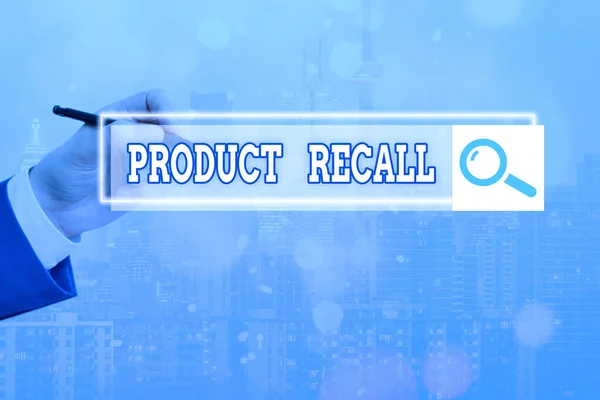 Tekstbord met Product Recall. Conceptuele fotoverzoek om de mogelijke productproblemen terug te sturen naar de markt. — Stockfoto