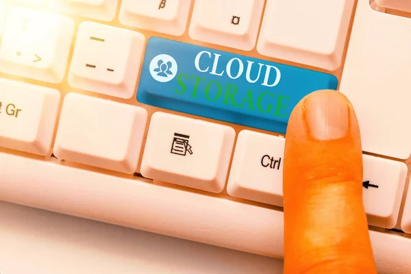 Εγγραφή σημείωσης που δείχνει Cloud Αποθήκευση. Business photo showcasing computing connect devices to cloud data σε απομακρυσμένη αποθήκευση. — Φωτογραφία Αρχείου