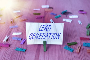 El yazısı yazı Lead Generation. İş ile bağlantılı potansiyel istemcinin geliştirilmesi anlamında kavram.