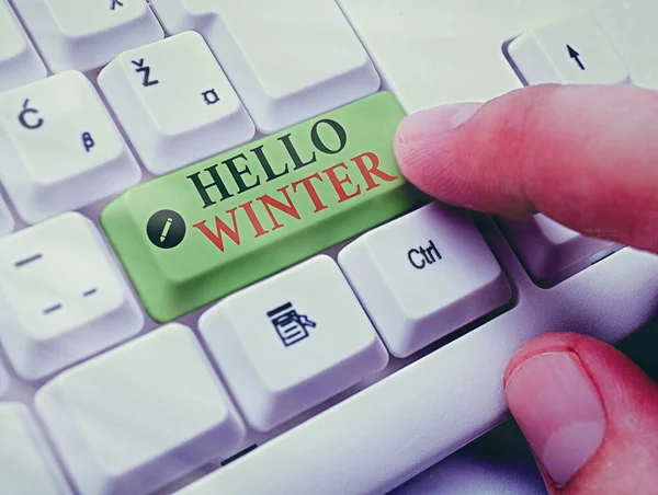 Escribir texto a mano Hello Winter. Concepto que significa saludo hasta el final del otoño la estación más fría alrededor de diciembre . —  Fotos de Stock