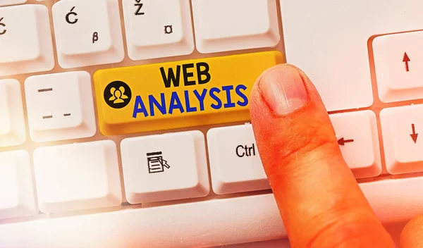 Schreiben Notiz zeigt Web Analysis. Geschäftsfotos mit Geschäftsplanung, Beratung, Finanzbericht, Strategie und Visualisierung. — Stockfoto
