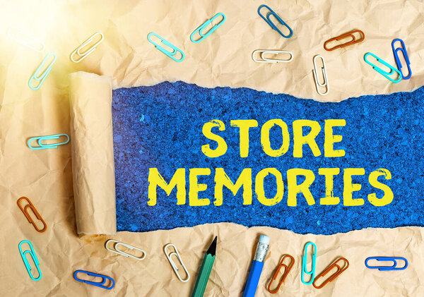 Концептуальный почерк, показывающий Store Memories. Текст деловой фотографии - процесс ввода и хранения ранее полученных данных
.