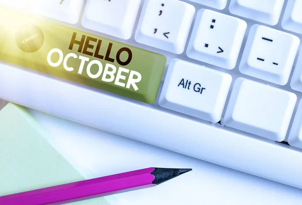 Escribiendo nota mostrando Hello October. Foto de negocios mostrando el saludo utilizado al dar la bienvenida al décimo mes del año . —  Fotos de Stock