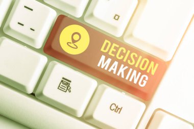 Karar verme sürecini gösteren bir not yazıyorum. Mevcut durumla eşleştirmek için en iyi seçeneği seçmek için iş fotoğrafı gösterimi.