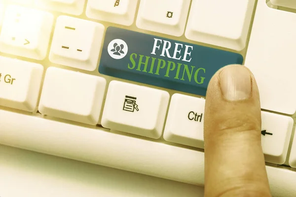 Schreiben Notiz zeigt Free Shipping. Geschäftsfoto zeigt Einzelhandelsstrategie, die in erster Linie dazu dient, mehr Kunden anzulocken. — Stockfoto