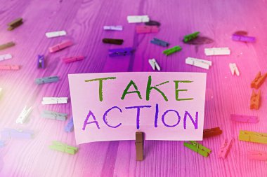 Kelime yazma metni Harekete Geç. Problemi çözmek için olumlu karar verme konsepti.