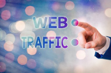 Web trafiğini gösteren bir not yazıyorum. Web kullanıcı sayısının gösterildiği iş fotoğrafı ve bir web sitesine yapılan ziyaret ölçümleri.