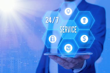 24 ya da 7 servis el yazısı. Kavram, her zaman mevcut olan bir yardım sağlama anlamına gelir..