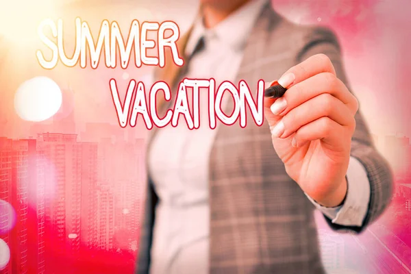 Slovo psaní textu Letní dovolená. Obchodní koncept pro několik krátkých výletů, které se konají v nejteplejší sezóně. — Stock fotografie