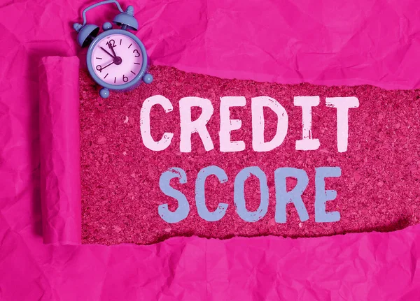 Koncepcionális kézírás, ami Credit Score-t mutat. Üzleti fotó bemutatása numerikus kifejezés, amely jelzi, hogy az egyén s a hitelképesség. — Stock Fotó