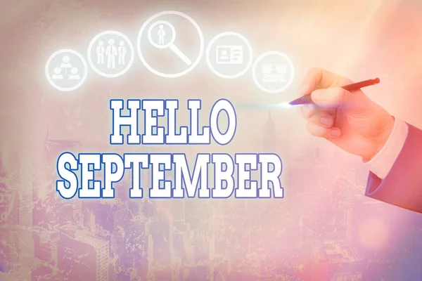 Escritura a mano conceptual que muestra Hello September. Saludo al texto de la foto de negocios utilizado para conmemorar el noveno mes del año . —  Fotos de Stock